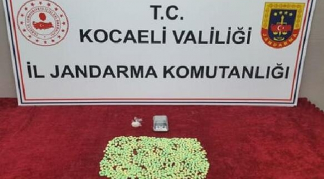 Jandarma'nın operasyonunda 743 adet uyuşturucu hap ele geçirildi