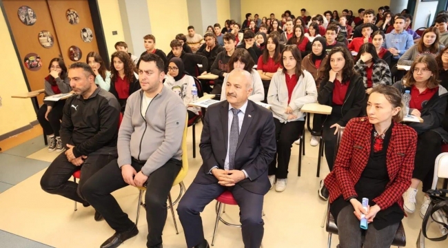 Gebze'deki liseli öğrencilere sınav kaygısından kurtulma eğitimi