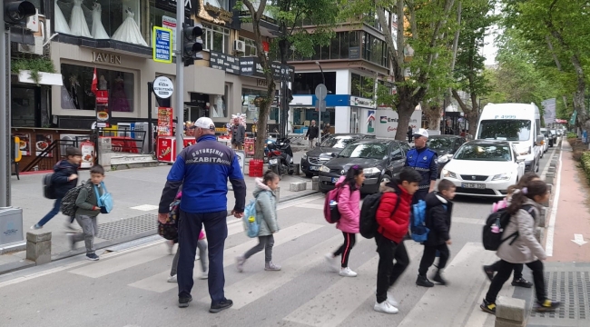 Zabıtadan okul önlerinde trafik haftası etkinliği