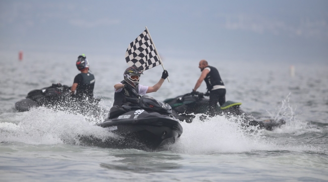 Kocaeli'de düzenlenen Su jeti ve Flyboard Şampiyonası nefesleri kesti