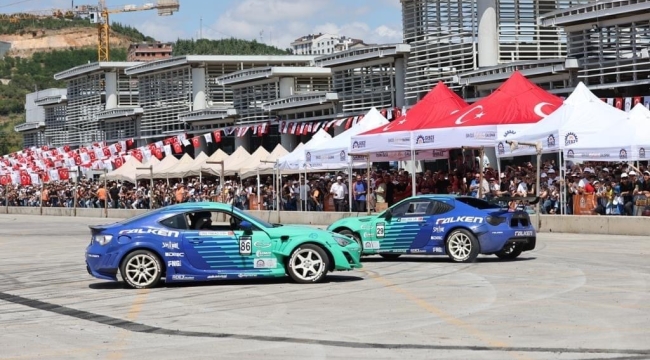 Adrenalin tutkunları Gebze Driftfest'te buluştu