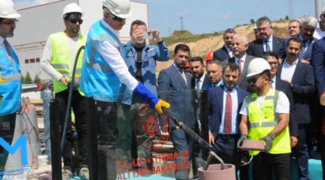 Bakan Uraloğlu, Gebze OSB-Darıca Sahil Metro Hattı'nda ilk ray kaynağını yaptı