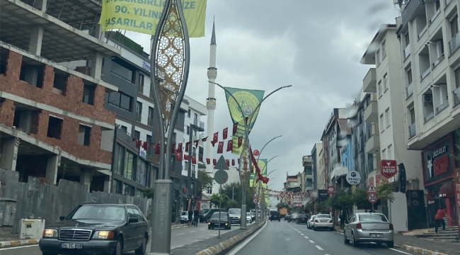 Darıca'nın caddeleri Darıca Gençlerbirliği bayraklarıyla donatıldı