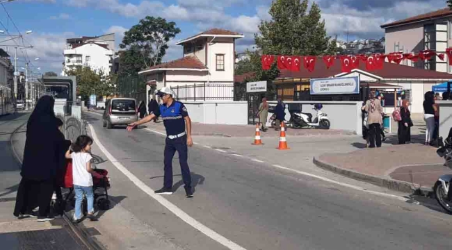 Büyükşehir Zabıtası okul önlerinde, çocuklar güvende