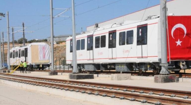 Darıca-Gebze hattının metro aracı raylara indirildi 