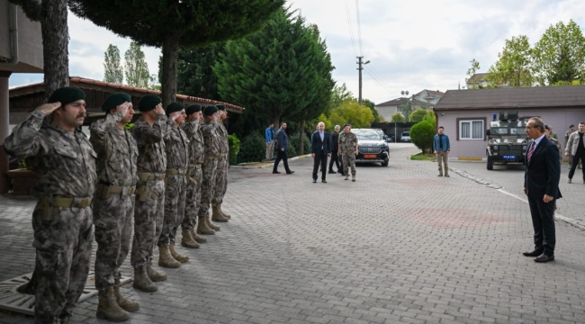 Vali Yavuz, Polis Özel Harekât Şube Müdürlüğünü ziyaret etti