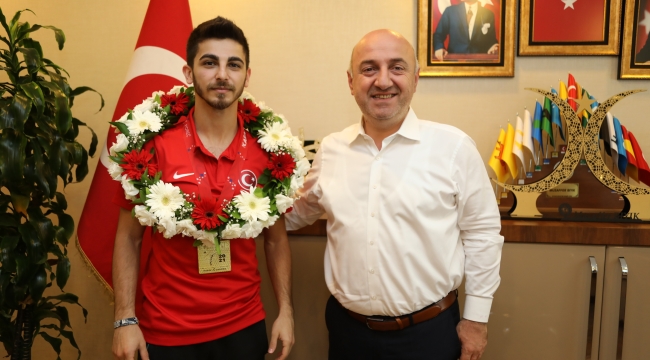 Darıcalı sporcu Eray Şamdan'dan 100. Yılda anlamlı madalya