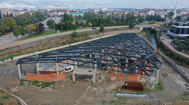 Gölcük terminalinde çatı imalatı sürüyor