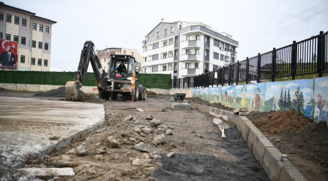 Çayırova'da okul bahçelerinde bakım onarım çalışması