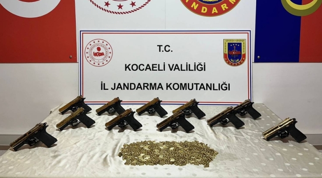 Gebze'de bir araçta 11 adet silah yakalandı