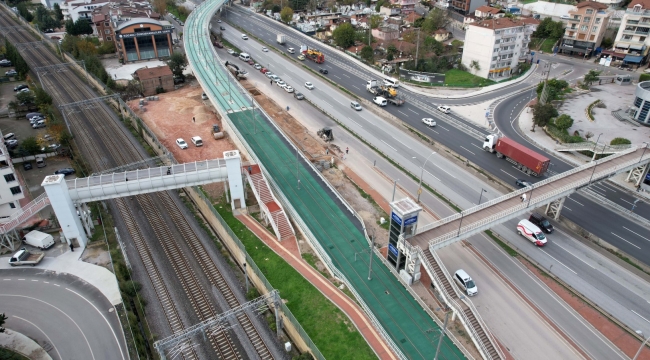 Tramvay hattı durağına 78 araçlık otopark