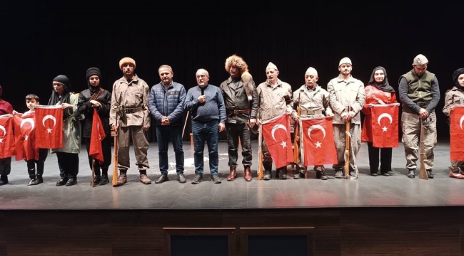 ''Anadolu'da Tarih Yazan Analar' Çayırova'da sahnelendi