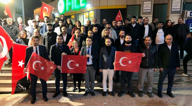 İyi Parti Darıca, şehitlerimiz için Darıcalılarla beraber tek yumruk oldu!