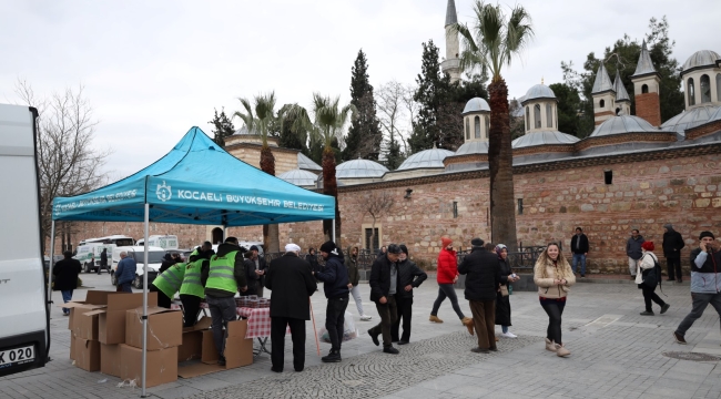 Büyükşehir'den kandil akşamında simit ve tatlı ikramı