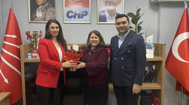 CHP Darıca Kadın Kolları'nda yeni başkan Cangül Aküzüm oldu