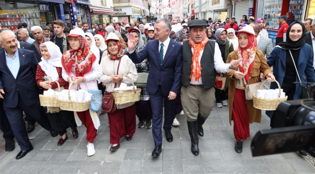 Büyükşehir'in "Çiftçi Şenliği", Gebze'de kortejle başladı