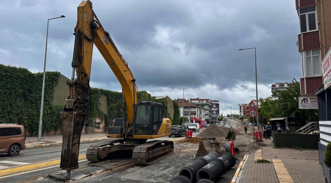 İSU, Tuzla Caddesi'ne 740 metre yeni yağmur suyu hattı yapıyor