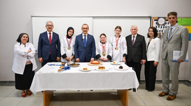Vali Yavuz, Gastronomi Yarışması'ndan Ödüllerle Dönen Öğrencileri Ziyaret Etti