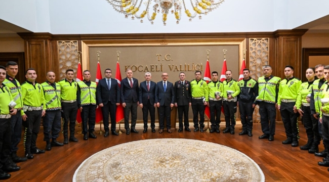 Vali Yavuz, Trafik Birim Personellerini Başarı Belgesi ile Ödüllendirdi