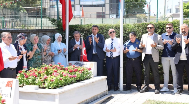 Darıca protokolü, şehitliğe bayram ziyareti gerçekleştirdi