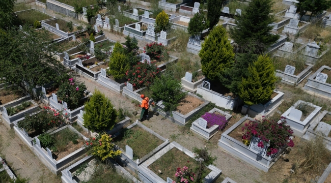 Gebze'de mezarlıklarda bayram öncesi hummalı çalışmalar