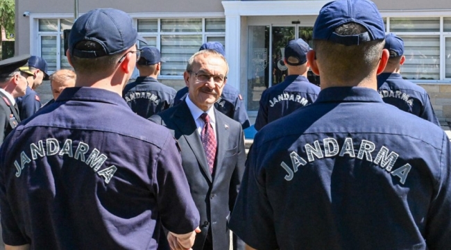 Vali Yavuz, güvenlik güçleriyle bir araya geldi bayramlarını kutladı