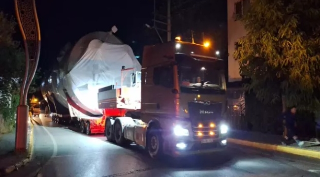  Belçika'ya gönderilecek 20 metre, 42 tonluk sıvı tankı 3 günde limana getirildi