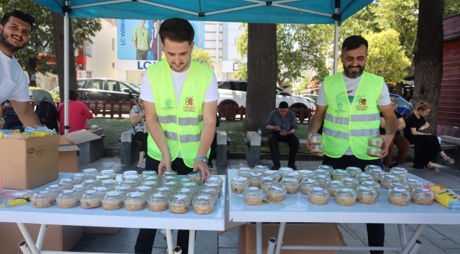 Büyükşehir'den binlerce vatandaşa aşure ikramı