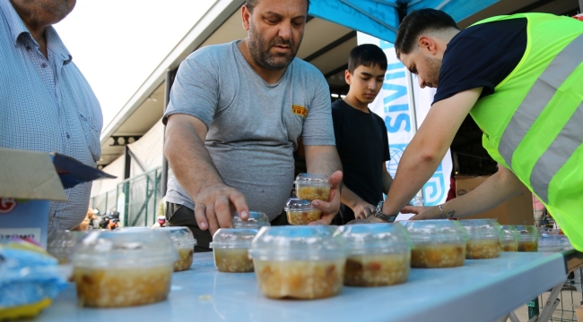 Büyükşehir'in aşure dağıtımı başladı