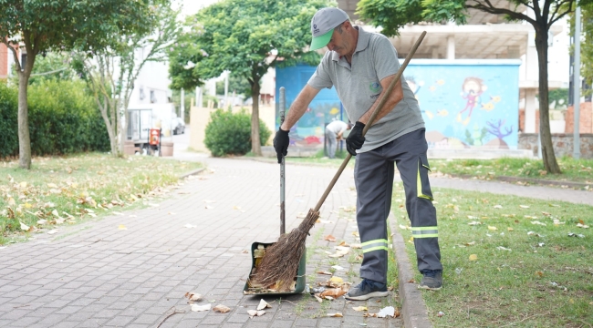 Çayırova'nın parkları düzenli olarak temizleniyor