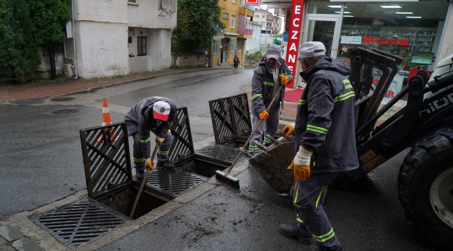 Çayırova Belediyesi Fen İşleri Müdürlüğü ekiplerinden mazgal temizliği