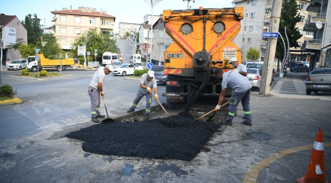 Çayırova Belediyesi Fen işleri ekiplerinden, ilçe genelinde çalışma