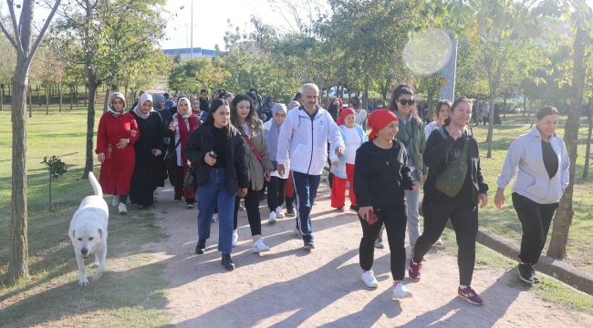 Çiftçi, veli ve kursiyerlerle sabah yürüyüşü gerçekleştirdi