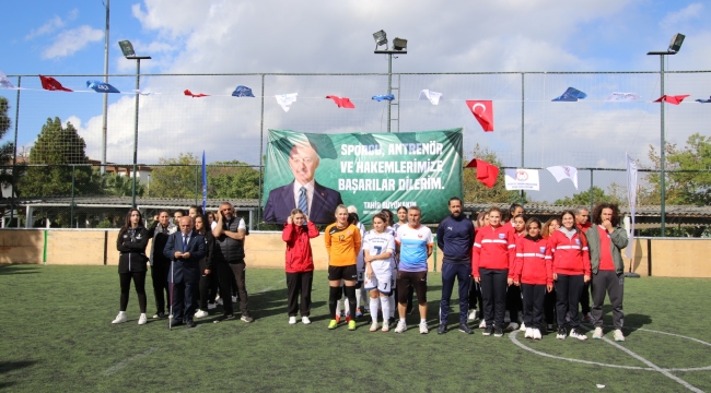 Darıca'da Görme Engelli Türkiye Kadınlar Futbol Şampiyonası düzenlendi.