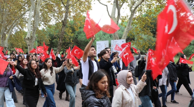 GTÜ Öğrencilerinden Cumhuriyet Yürüyüşü