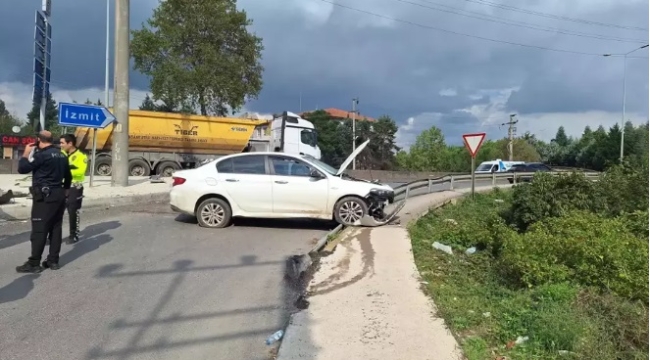 Kocaeli'de Otomobil Kazası: Aile Yaralandı