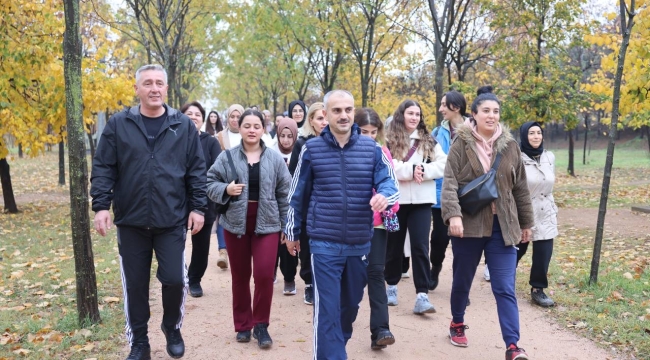 Çiftçi, bilgievleri öğretmenleriyle sabah yürüyüşünde buluştu