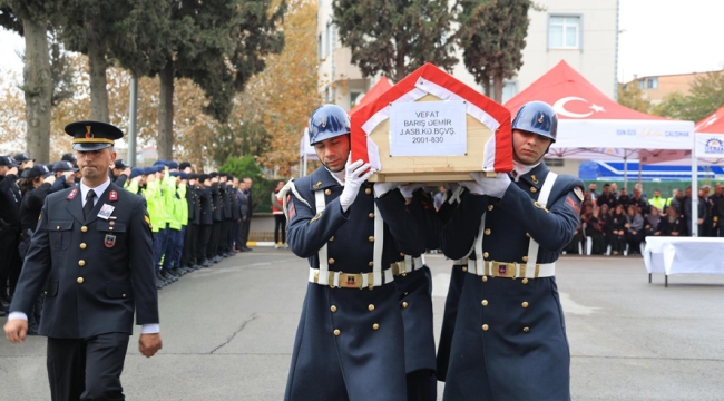 Vali İlhami Aktaş, Jandarma Astsubay Barış Demir'in cenaze törenine katıldı