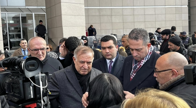 CHP Darıca, Ümit Özdağ'a destek vermek için Çağlayan Adliyesi'ne gitti!