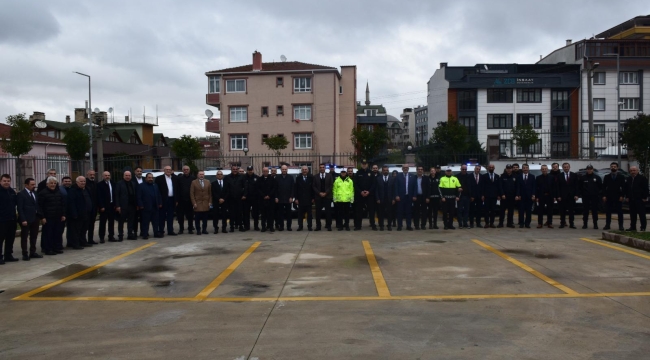 Darıca Emniyeti'ne yeni alınan 12 araç için destek veren hayırseverlere plaket verildi