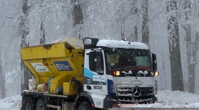 Büyükşehir aralıksız çalışıyor, kapalı yol bulunmuyor