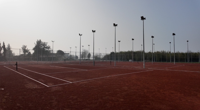 Büyükşehir, Kocaeli'nin en kapsamlı tenis merkezini tamamladı