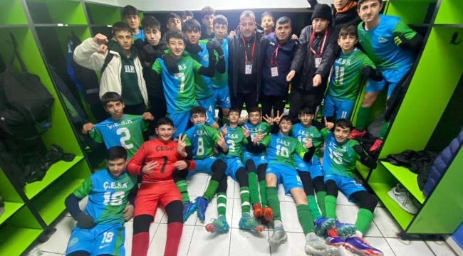 Çayırova Belediyesi'nin genç futbolcuları namağlup şampiyon