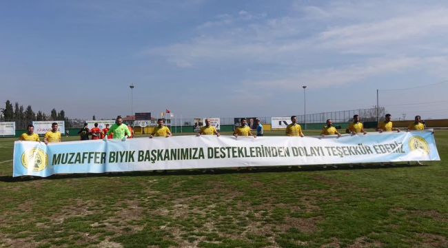 Darıca G.B'li futbolculardan Başkan Bıyık'a teşekkür