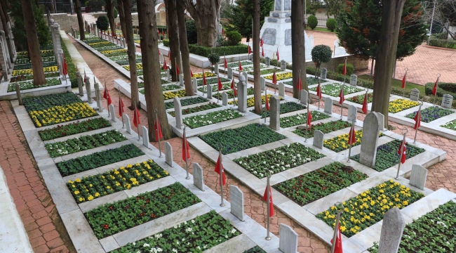 Şehitlikler, "18 Mart Çanakkale Zaferi" için hazırlandı