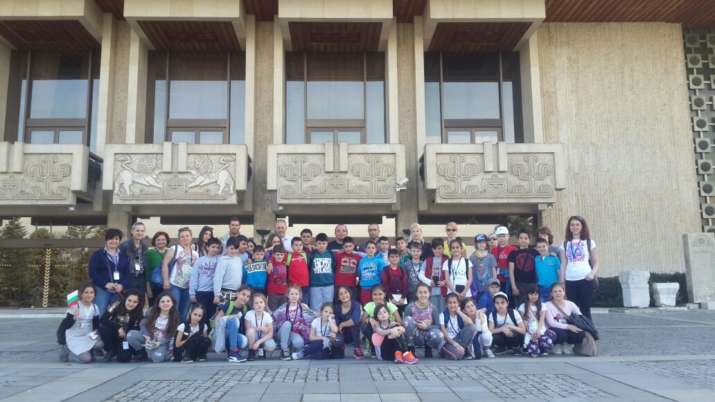 Namık Kemal İlkokulu, Bulgaristan'a gitti