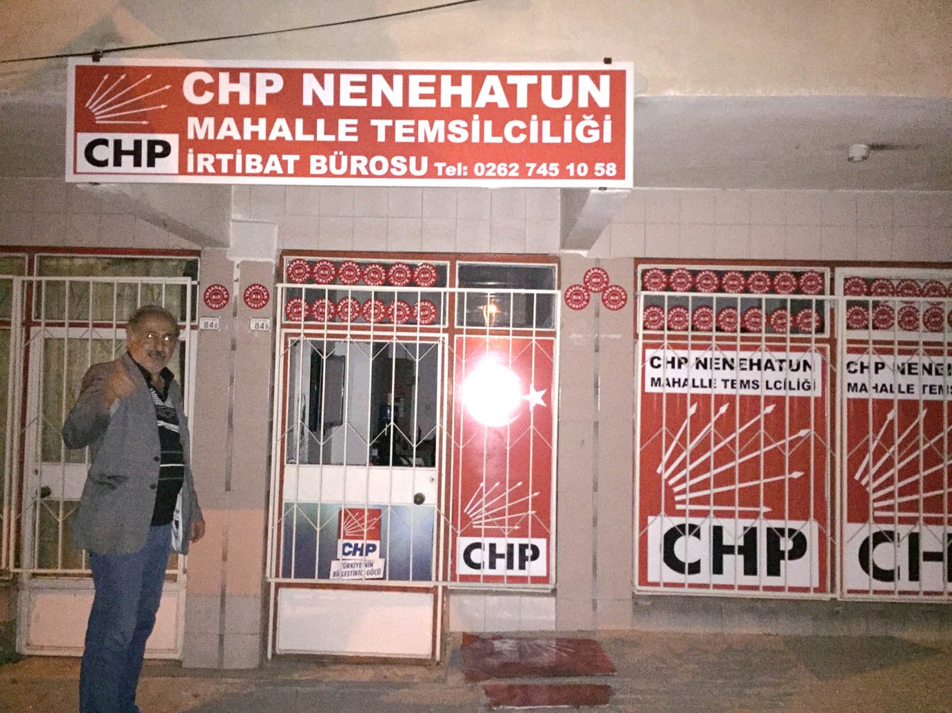 CHP Nenehatun Temsilciliği'nin camlarını kırdılar!