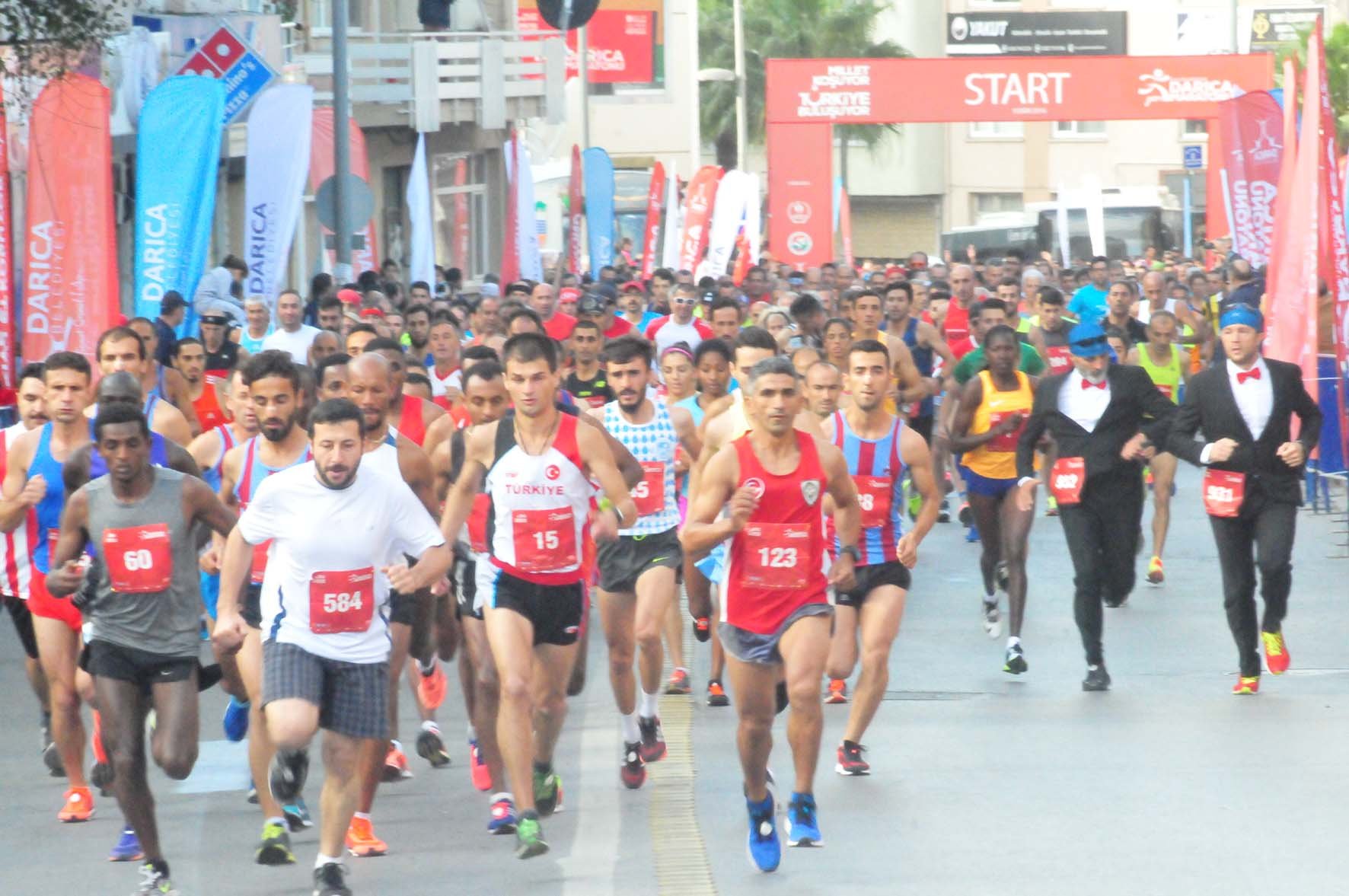 Darıca'da 6 bin 253 kişi yarı maraton koştu