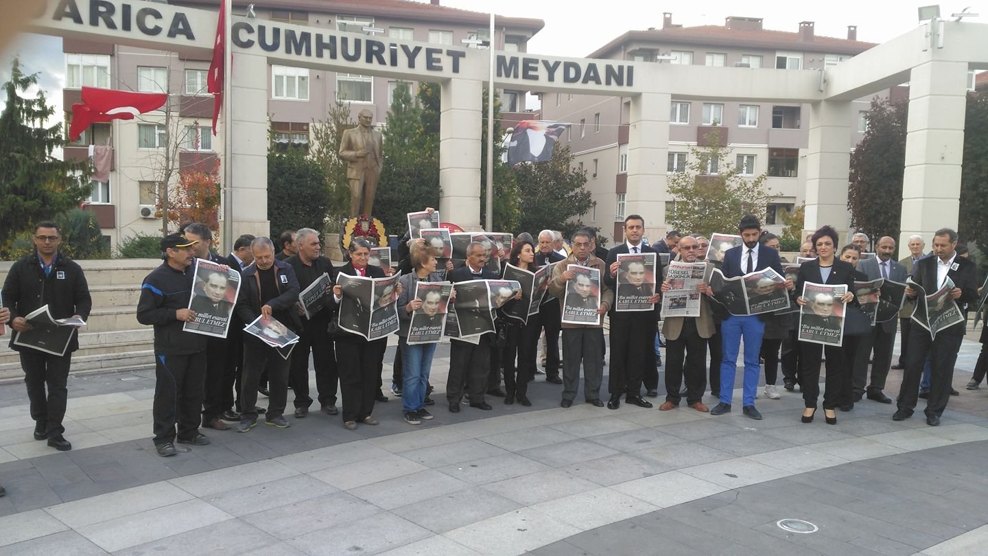 CHP Darıca, 10 Kasım'da Cumhuriyet Gazetesi dağıttı