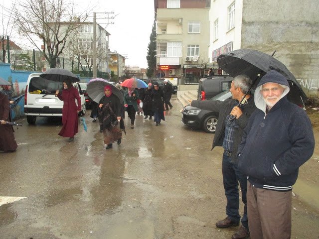 Veliler, bu sokağın trafiğe kapatılmasını istiyor